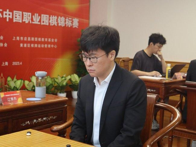 日本捏奶吃奶的视频